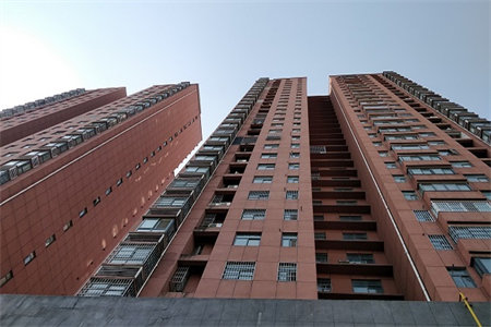 河畔豪庭3室2厅2卫75万115m2精装修出售