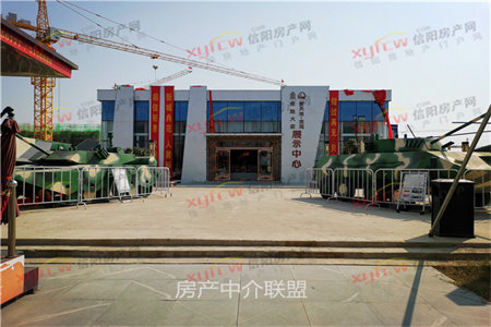龙苑3室2厅2卫146㎡，毛坯，双证，可按揭